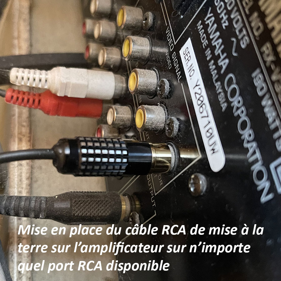Mise en place su cordon de mise à la terre RCA sur amplificateur de salon